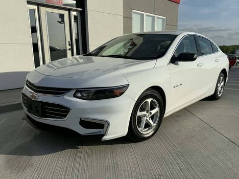 Used 2017 Chevrolet Malibu LS FWD image 2