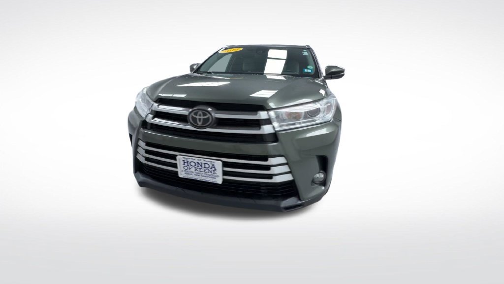 Used 2019 Toyota Highlander XLE AWD/4WD image 3