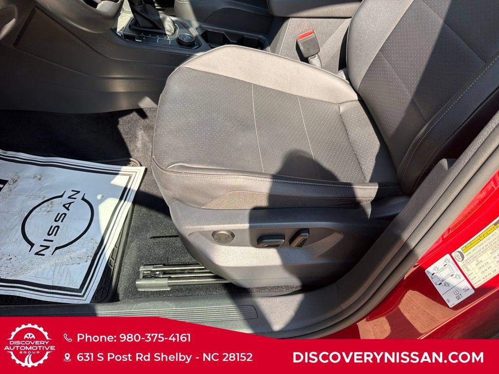 Used 2020 Volkswagen Tiguan SEL AWD/4WD image 14