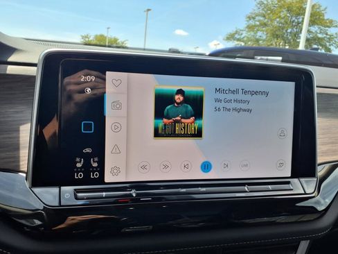 Certified 2025 Volkswagen Atlas SEL Premium R-Line image 14