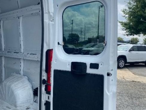 Used 2025 RAM ProMaster 2500 FWD image 2