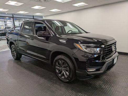 Certified 2023 Honda Ridgeline Sport image 3