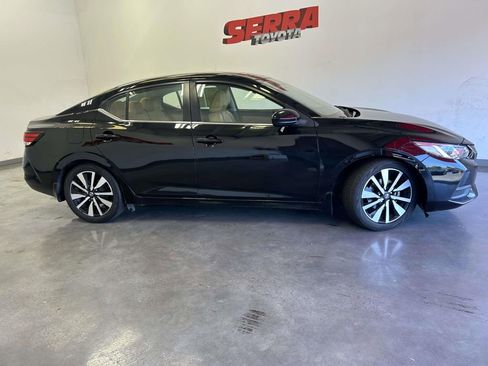 Used 2022 Nissan Sentra SV w/ SV Premium Package FWD image 2