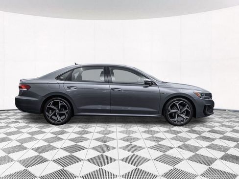 Certified 2022 Volkswagen Passat 2.0T R-Line image 11