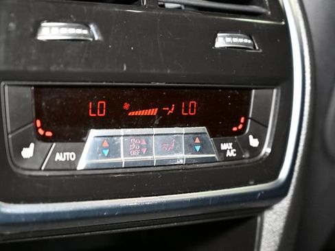Used 2024 BMW X7 xDrive40i w/ Premium Package AWD/4WD image 56