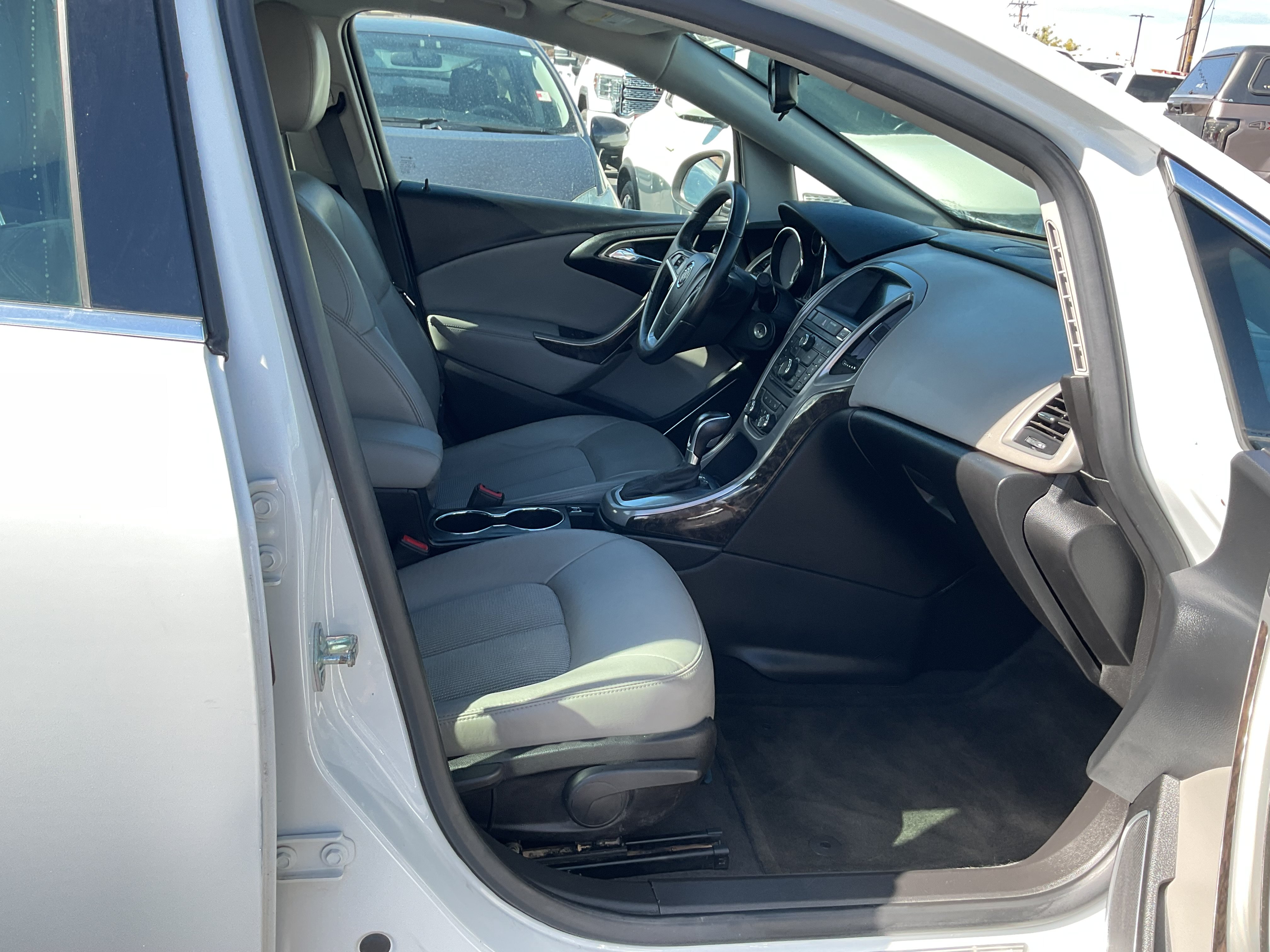 Used 2015 Buick Verano FWD image 11