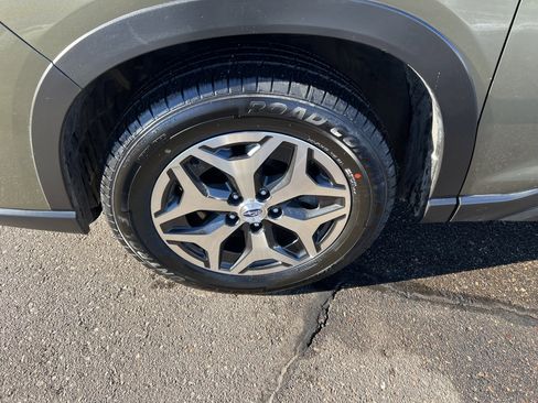 Used 2023 Subaru Forester Premium image 4