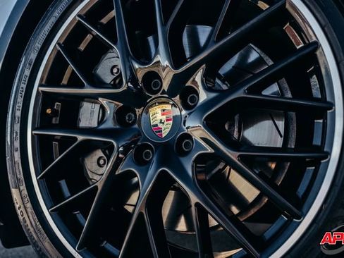 Used 2018 Porsche Panamera 4S image 3