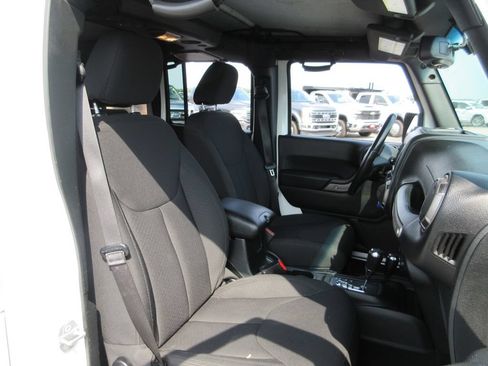 Used 2018 Jeep Wrangler Unlimited Sport S AWD/4WD image 17