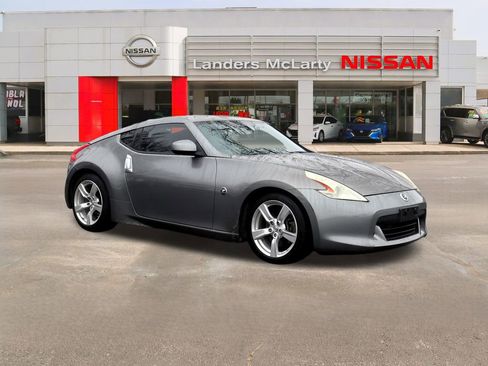 Used 2011 Nissan 370Z Touring image 1