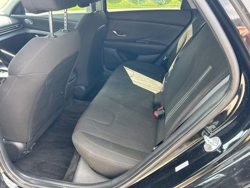 Used 2023 Hyundai Elantra SEL FWD image 6