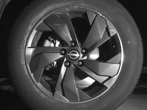 Used 2025 Nissan Rogue SV image 9