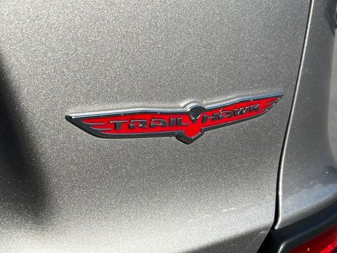 Used 2019 Jeep Cherokee Trailhawk image 15