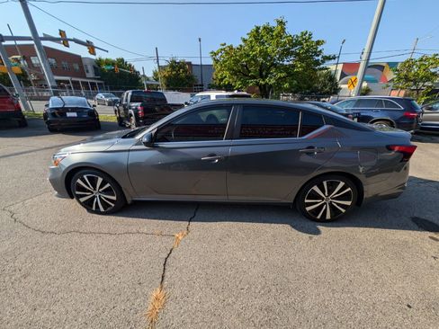 Used 2022 Nissan Altima 2.5 SR image 9