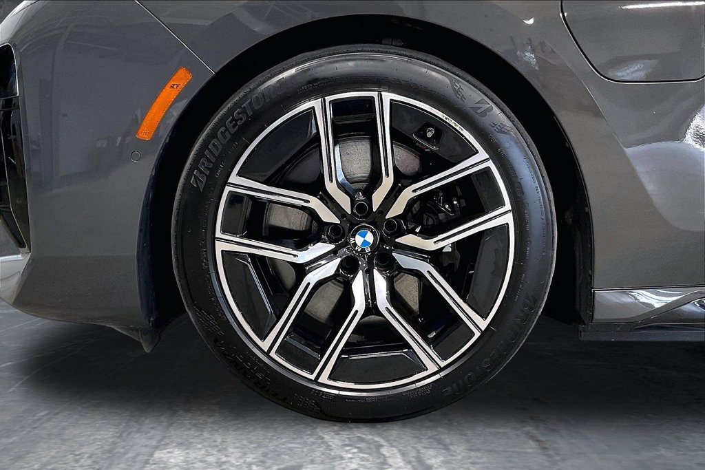 Used 2026 BMW 750e xDrive AWD/4WD image 35