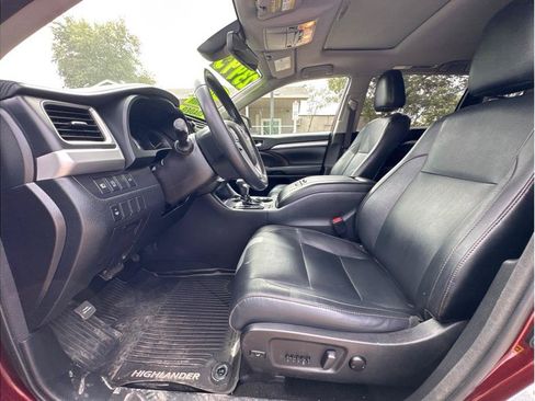 Used 2018 Toyota Highlander XLE AWD/4WD image 14