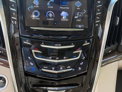 Used 2018 Cadillac Escalade Premium Luxury RWD image 13