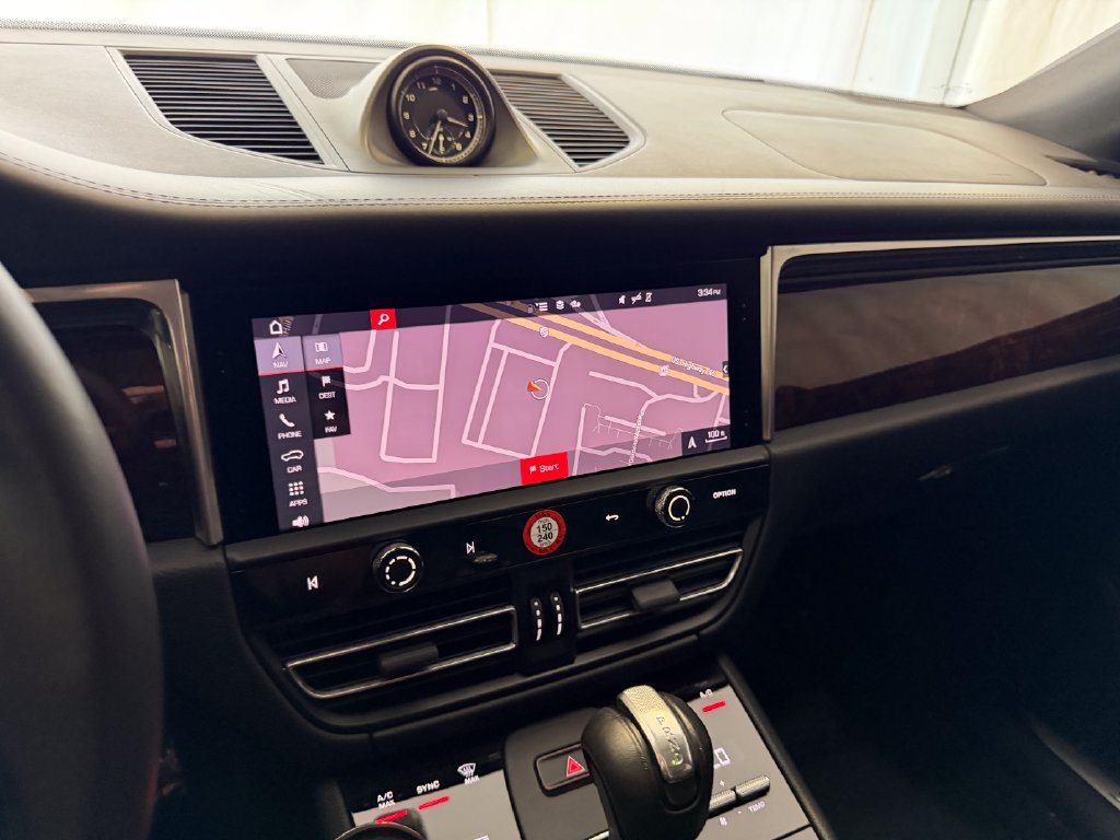 Certified 2022 Porsche Macan S AWD/4WD image 23