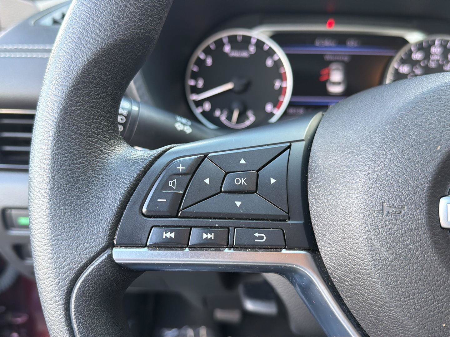 Used 2025 Nissan Sentra SV FWD image 21