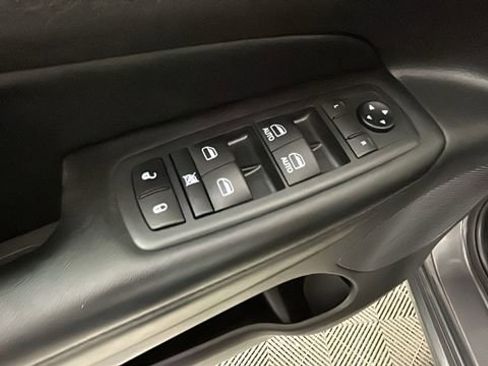 Used 2020 Jeep Grand Cherokee Altitude AWD/4WD image 11