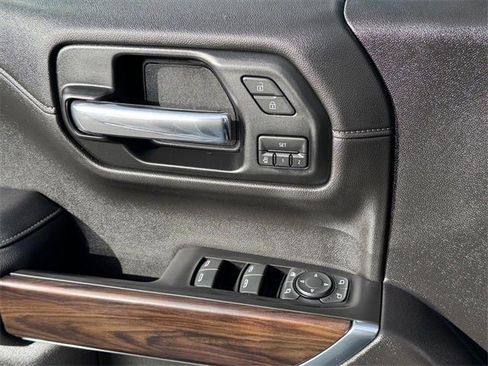 Used 2019 GMC Sierra 1500 SLT w/ SLT Premium Package image 16