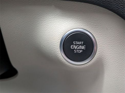 Certified 2023 Volvo XC40 B5 Plus w/ Protection Package Premier image 19