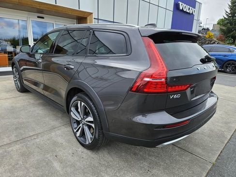 Certified 2025 Volvo V60 B5 Cross Country Plus AWD/4WD image 7