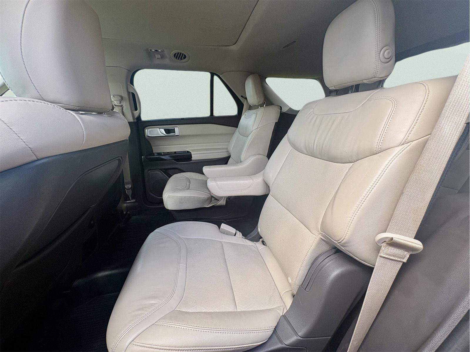 Used 2020 Ford Explorer Platinum w/ Premium Technology Package AWD/4WD image 10