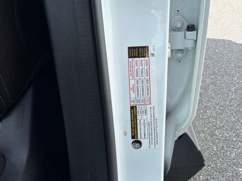 Used 2025 Nissan Rogue SV FWD image 27