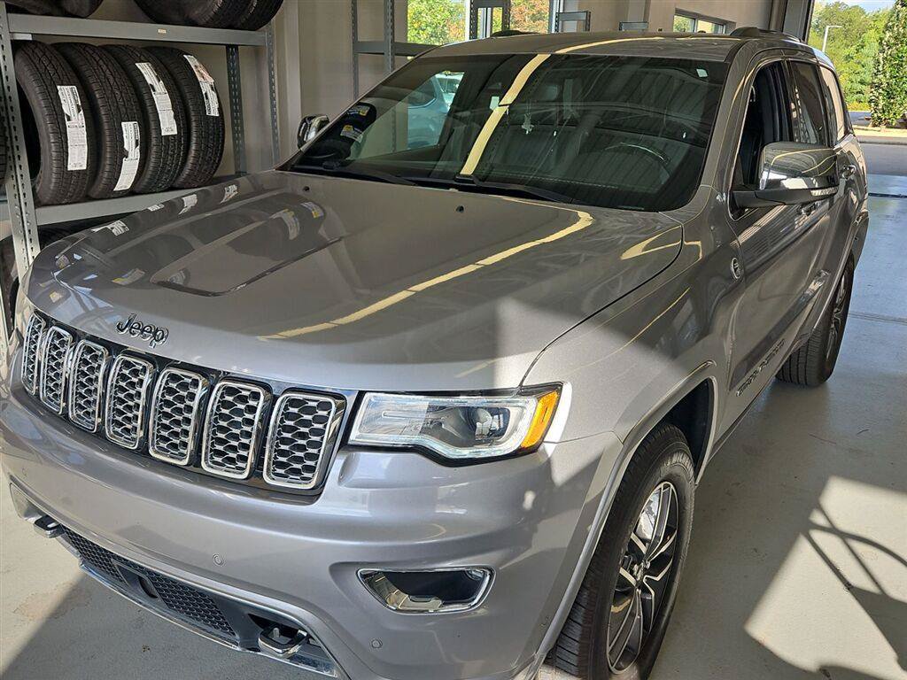 Used 2019 Jeep Grand Cherokee Overland AWD/4WD image 2
