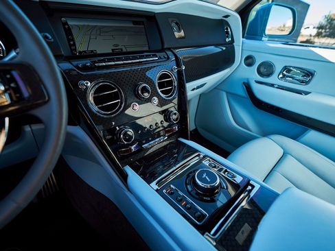 Used 2022 Rolls-Royce Cullinan Black Badge w/ Dark Exterior Package image 63