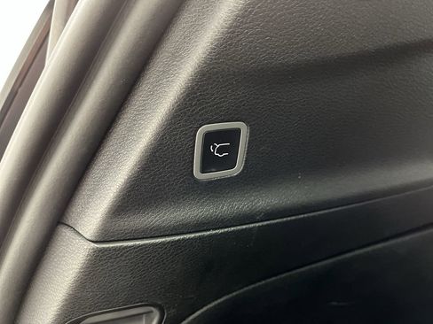 Used 2025 Chrysler Pacifica Select image 30