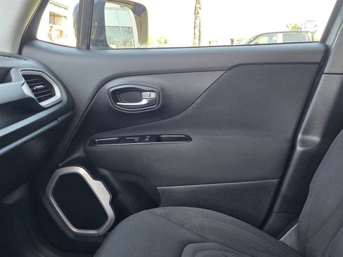 Used 2018 Jeep Renegade Latitude w/ Advanced Technology Group image 17