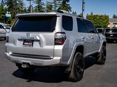 Used 2021 Toyota 4Runner SR5 AWD/4WD image 8