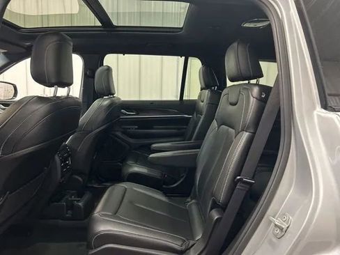 Used 2024 Jeep Grand Cherokee L Limited w/ Luxury Tech Group II AWD/4WD image 12