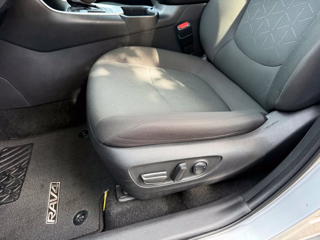 Used 2024 Toyota RAV4 XLE FWD image 23