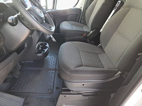 Used 2025 RAM ProMaster 2500 w/ U-Haul Equipment Group FWD image 11