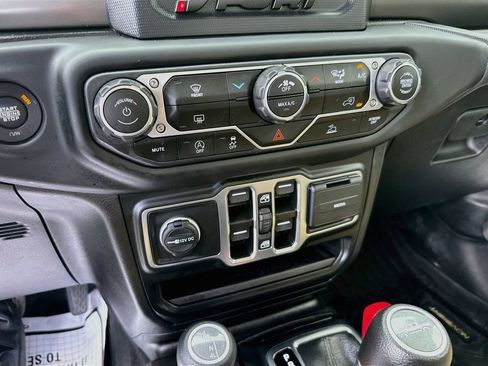 Used 2023 Jeep Gladiator Sport AWD/4WD image 17