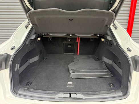 Used 2019 Maserati Levante image 32