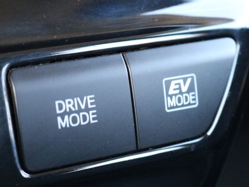 Used 2022 Toyota Prius LE image 13