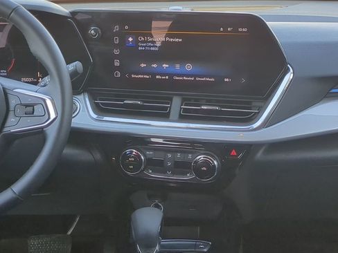 Used 2025 Chevrolet Trax LT w/ LT Convenience Package image 19