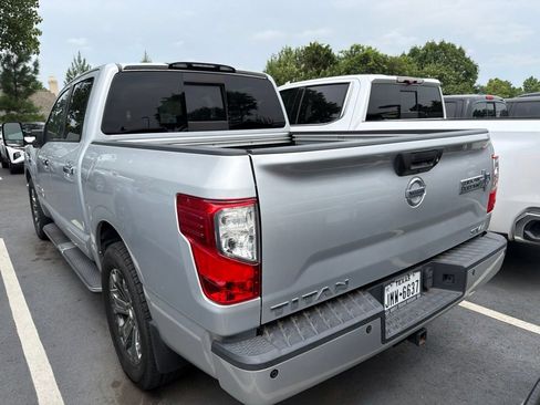 Used 2017 Nissan Titan SV RWD image 4