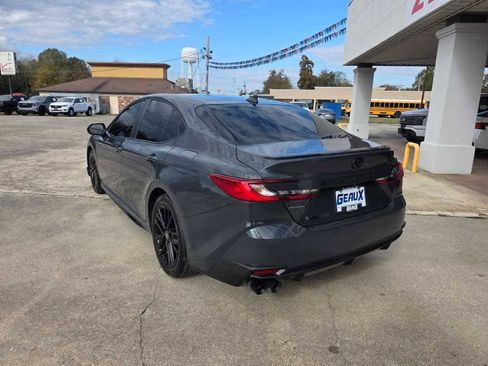 Used 2025 Toyota Camry SE image 3