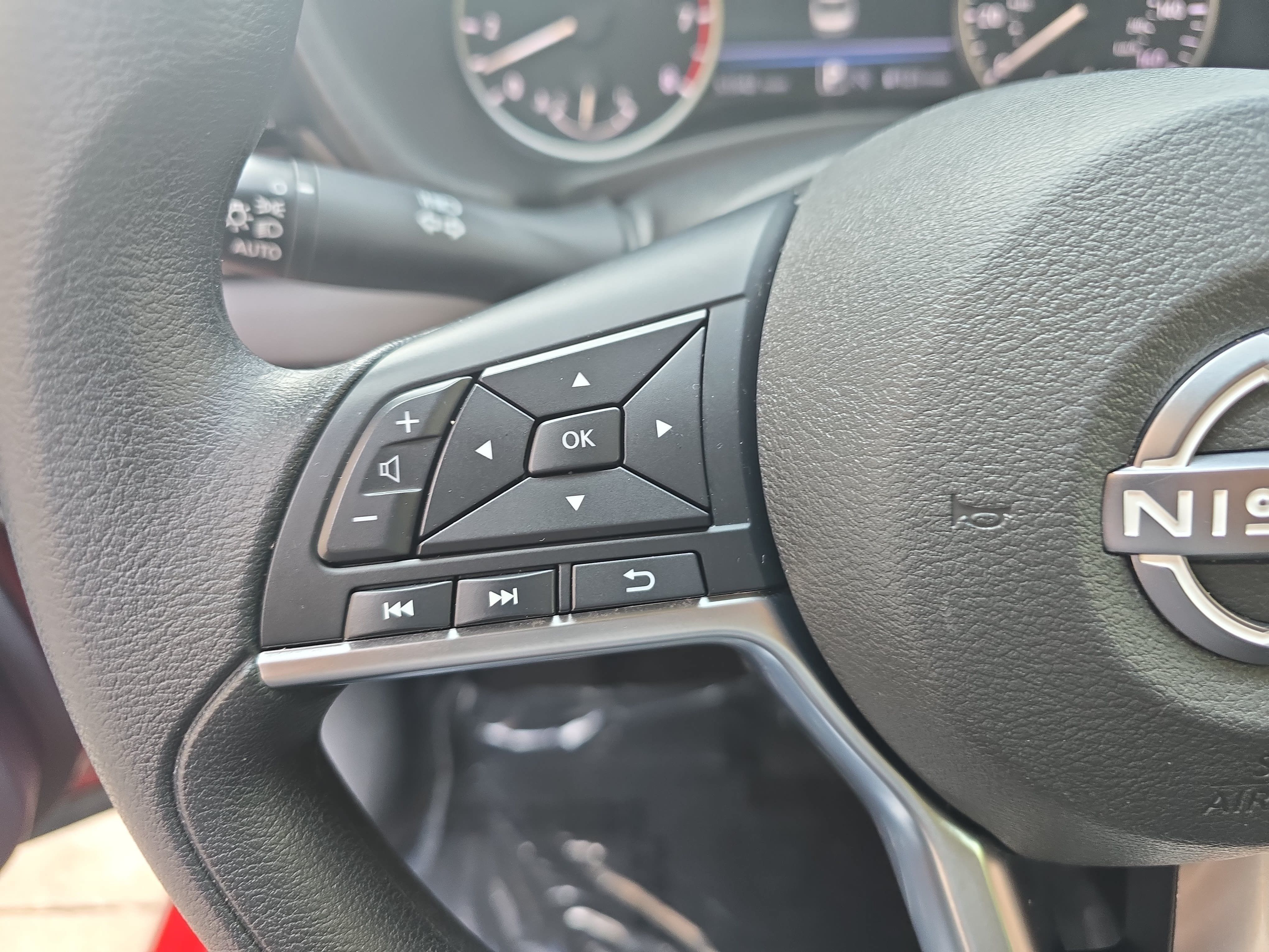 Used 2025 Nissan Sentra SV FWD image 16