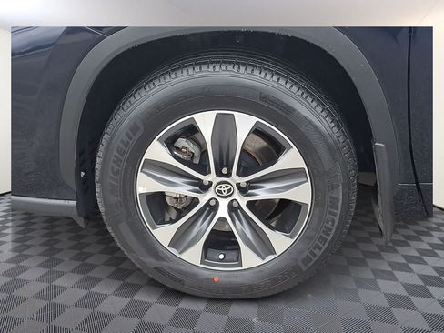 Certified 2026 Toyota Highlander XLE AWD/4WD image 9
