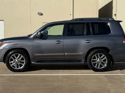 Used 2013 Lexus LX 570 4WD w/ Luxury Pkg w/Pre-crash image 5