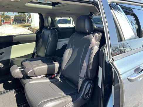 Used 2024 Kia Carnival SX Prestige image 25