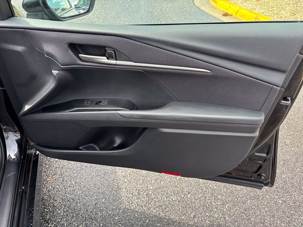 Used 2025 Toyota Camry LE FWD image 38