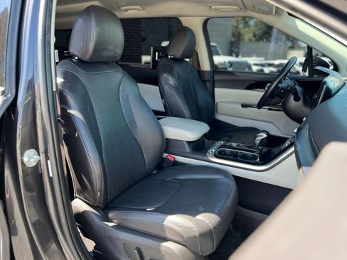Used 2024 Kia Carnival SX Prestige FWD image 25