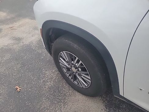 Used 2025 Chevrolet Traverse LT image 20